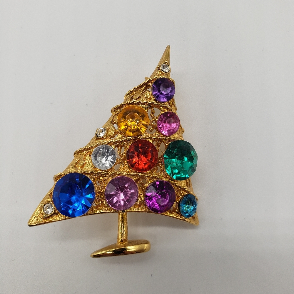 Christmas Tree Pin. Gold tone,Multi color crystals
